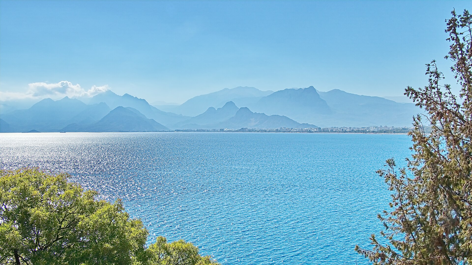 Antalya bay on the Turkish Mediterranean coast, host city of the Antalya Diplomacy Forum where Pakistan FM Ishaq Dar met Saudi, Turkish, and Egyptian counterparts on April 17, 2026 to discuss Iran ceasefire extension