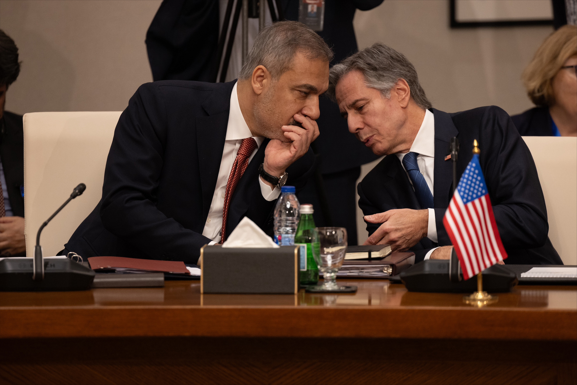 Turkey Foreign Minister Hakan Fidan confers with US Secretary of State Antony Blinken during the Arab Contact Group foreign ministers meeting in Aqaba, Jordan, December 2024