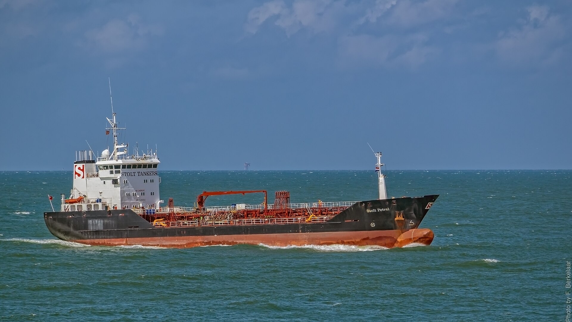 Chemical and oil products tanker Stolt Petrel underway at sea — the class of vessel used by dark fleet operators to move Iranian-origin petrochemicals through UAE transshipment ports