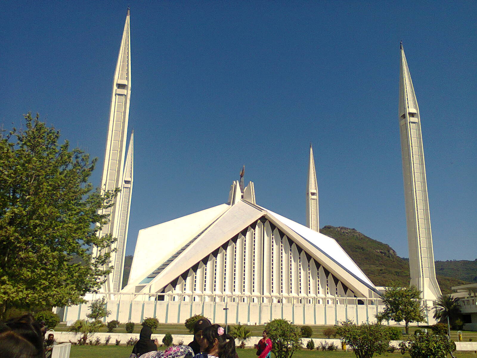 Faisal Mosque Islamabad exterior with four minarets, venue district for US-Iran Islamabad talks