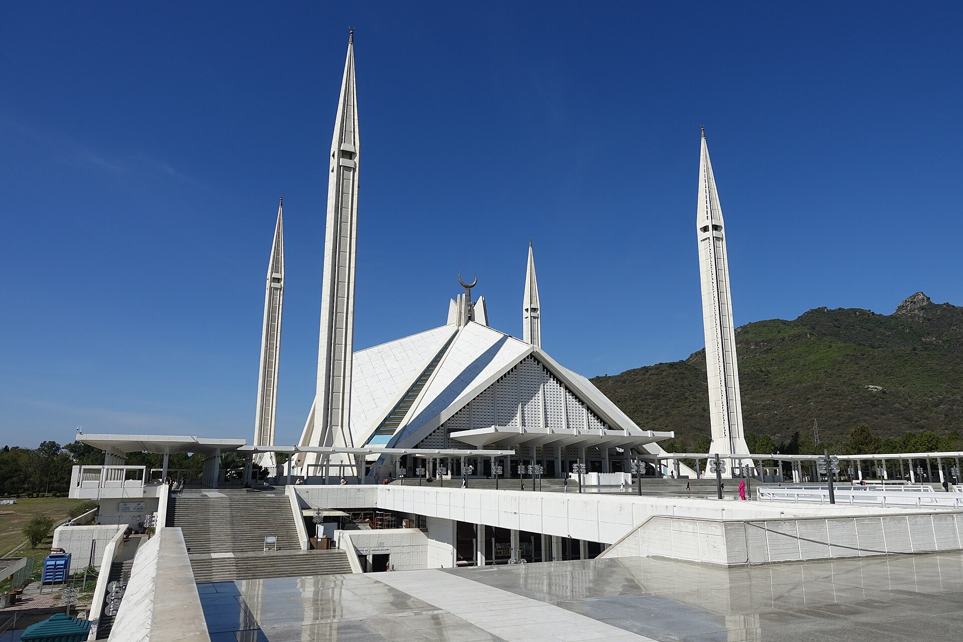 Faisal Mosque Islamabad Pakistan with Margalla Hills — venue city for April 10 Vance-Ghalibaf ceasefire talks