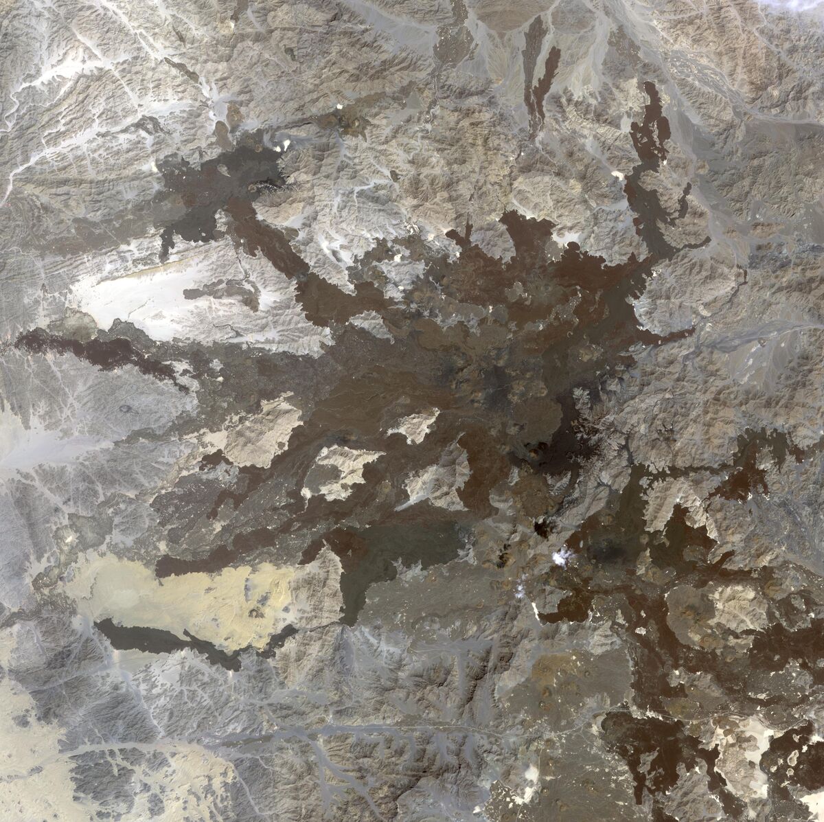 ASTER satellite false-colour image of Harrat Lunayyir volcanic field in northwest Saudi Arabia