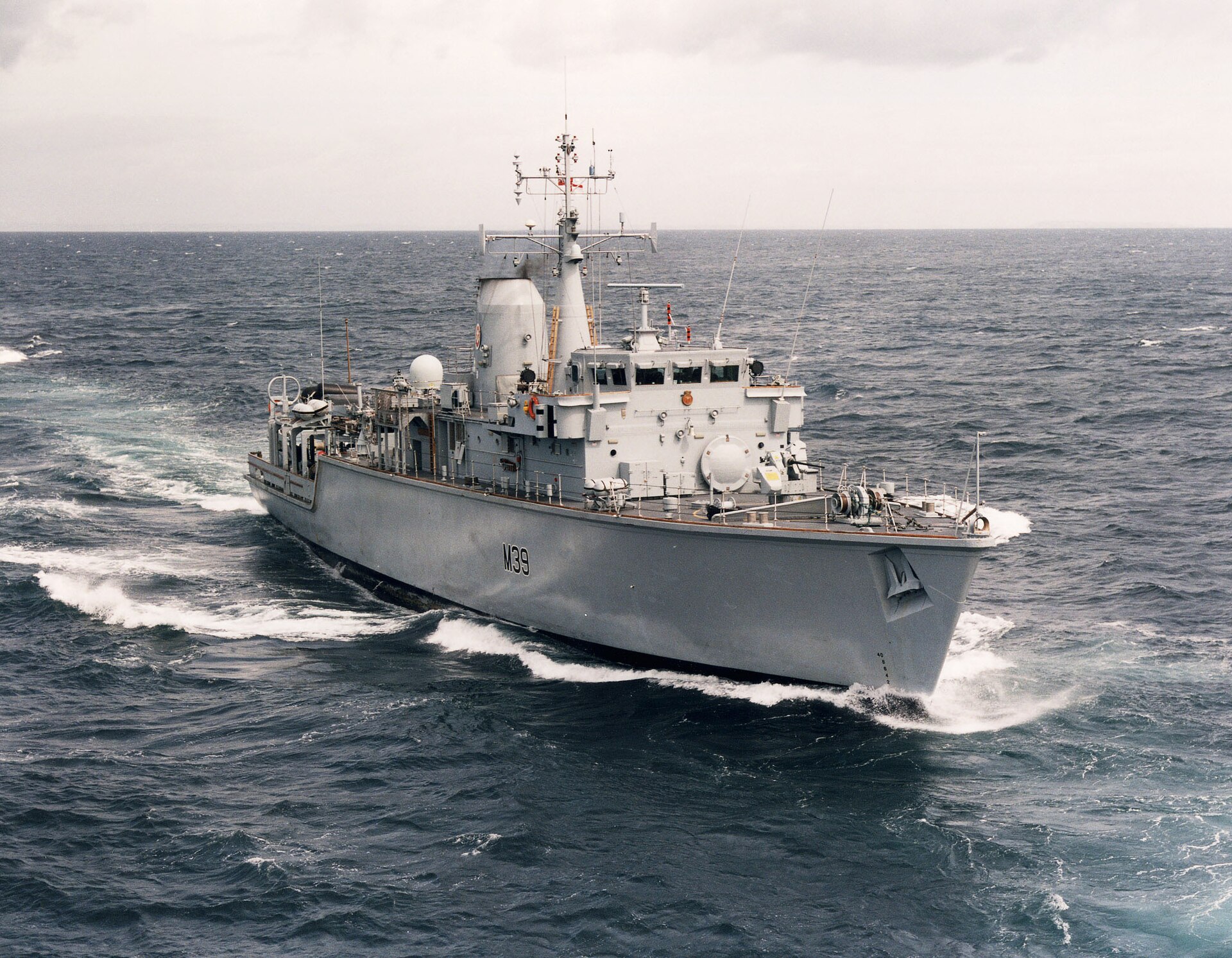 HMS Hurworth Hunt-class mine countermeasure vessel underway, Royal Navy, English Channel