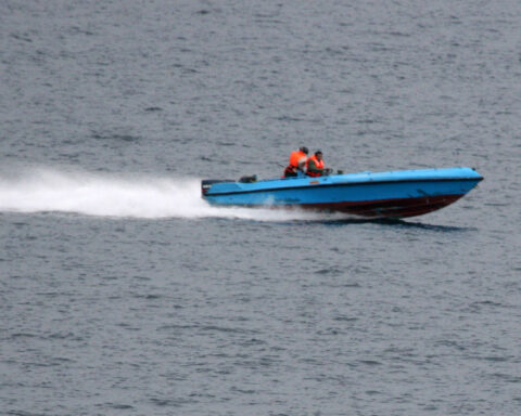 IRGC Navy fast-attack speedboat maneuvers aggressively near US Navy warships in the Persian Gulf, January 2008 — the same doctrine of harassment Iran declared would apply to any military vessel approaching the Strait of Hormuz on April 12, 2026