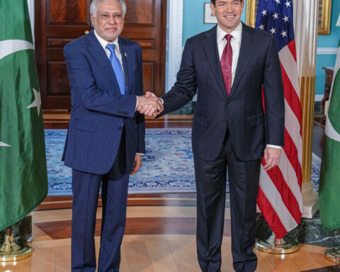 Pakistani Foreign Minister Ishaq Dar shakes hands with US Secretary of State Marco Rubio at the State Department in Washington DC, July 2025, with Pakistani and American flags in the background