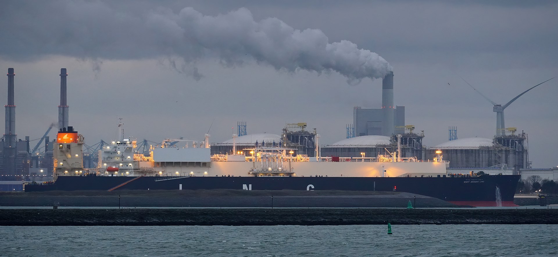 LNG carrier VIVIT ARABIA LNG at a terminal — class of vessel used by ADNOC for the Mubaraz transit through Hormuz in April 2026