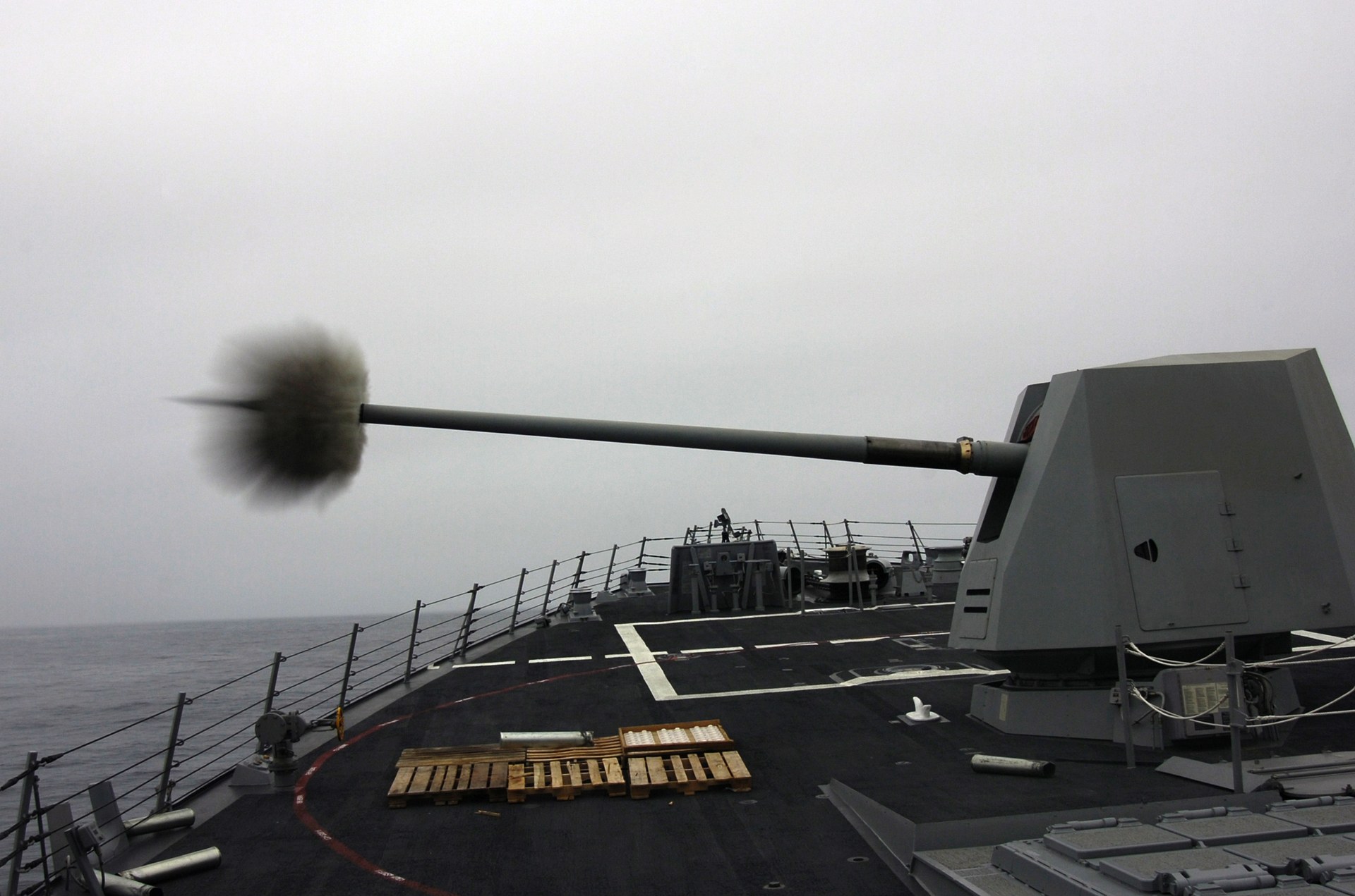 MK 45 5-inch lightweight gun aboard an Arleigh Burke-class guided-missile destroyer firing during a live exercise — the same weapons system used to disable the Touska in the Arabian Sea