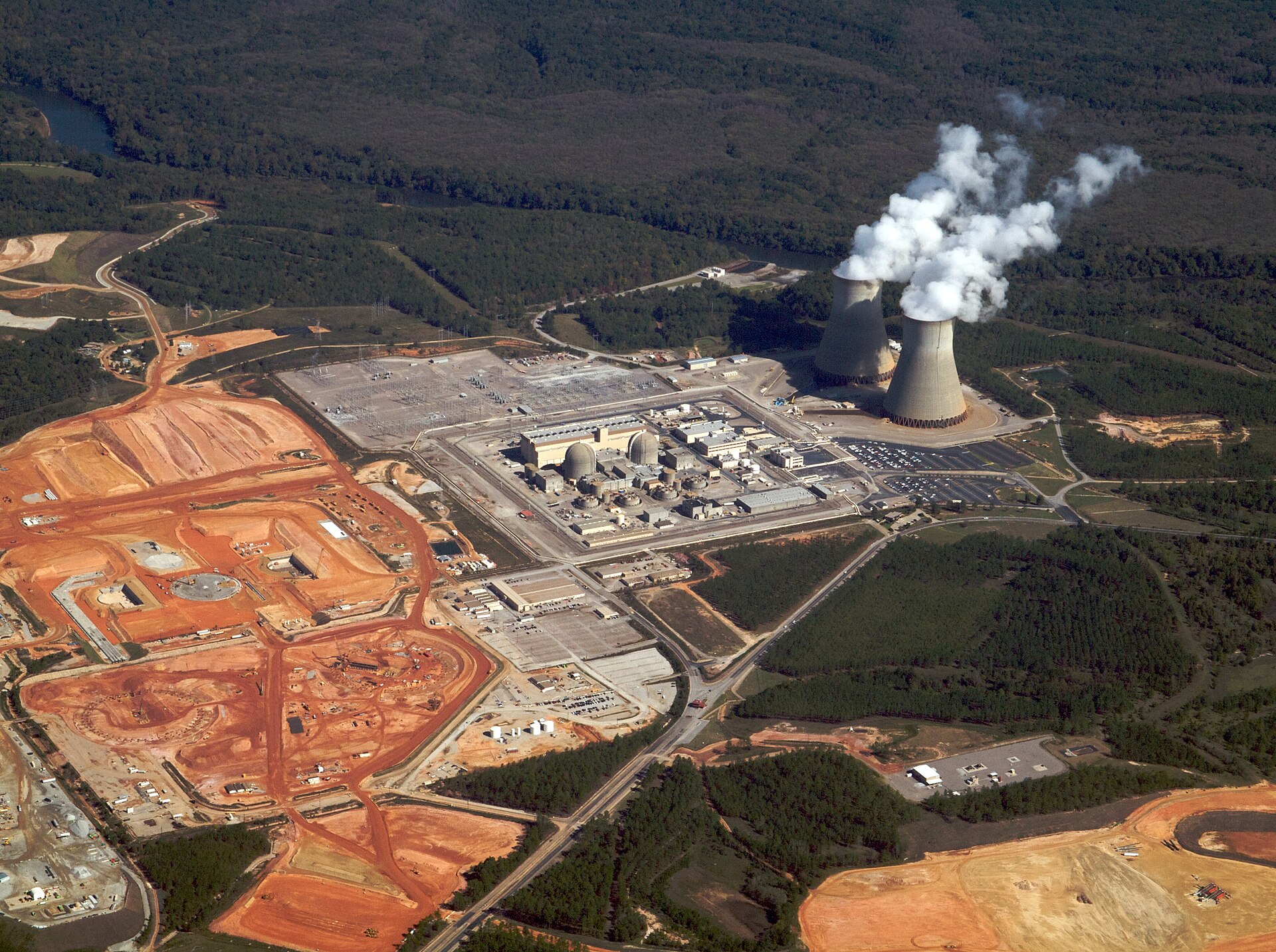 Aerial view of nuclear power plant under construction with cooling towers — Saudi Arabia plans 16 reactors under KACARE, with first site at Khor Duweihin on the Persian Gulf coast