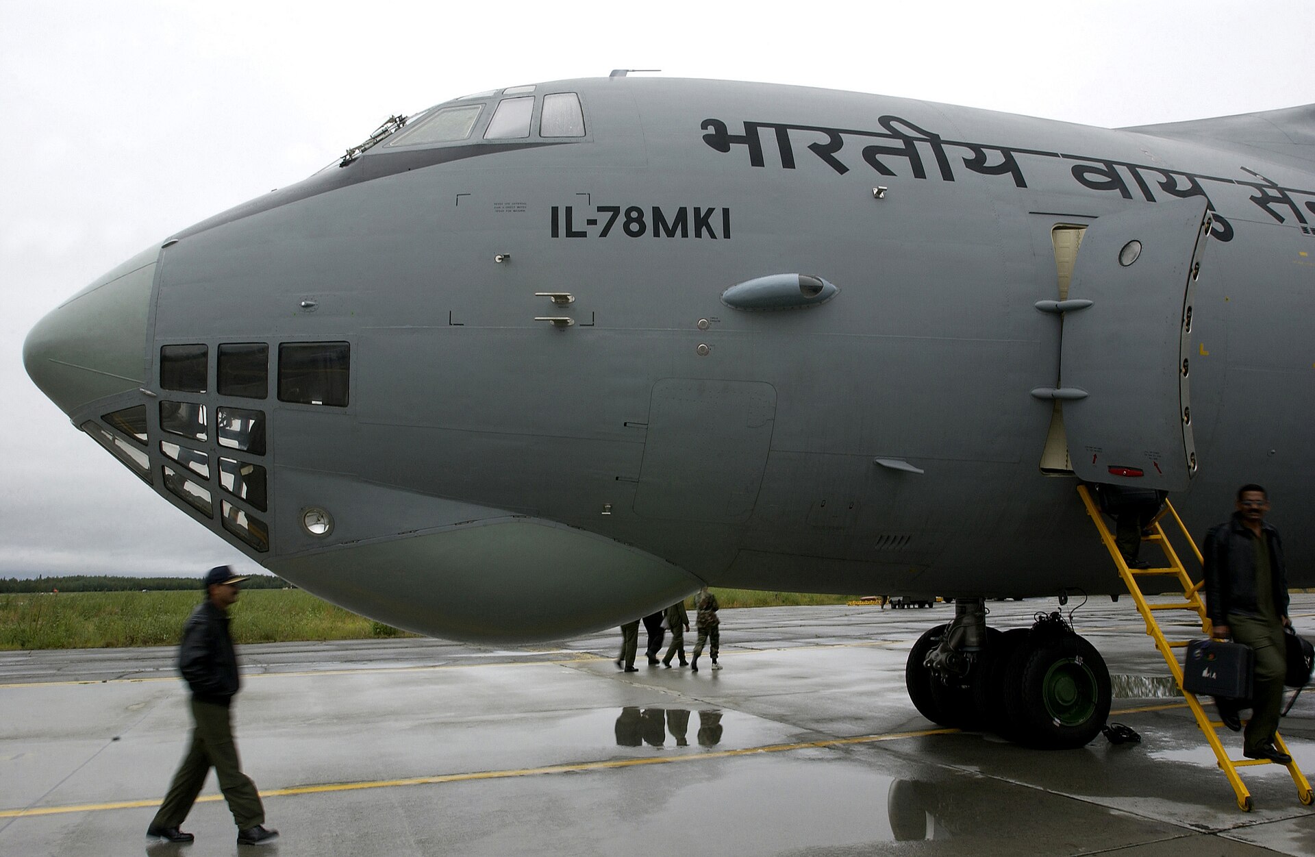 Indian Air Force Ilyushin Il-78MKI aerial refuelling tanker aircraft on tarmac with flight crew — the same type as Pakistan Air Force Il-78MP tankers deployed to Saudi Arabia