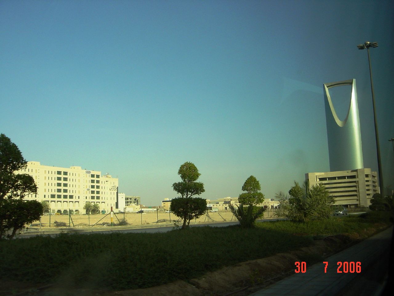 Kingdom Centre tower rising above central Riyadh with its distinctive sky bridge