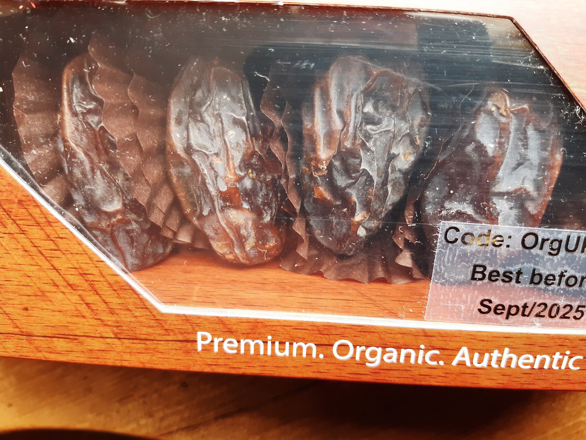 Premium organic Medjool dates displayed in an elegant gift box, showing the presentation typical of Saudi date gifting