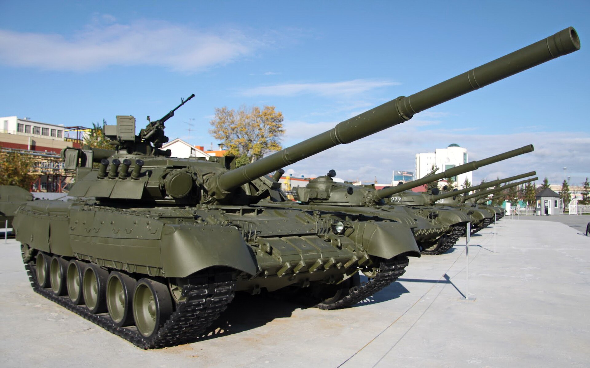 T-80UD main battle tanks in military green at Verkhnyaya Pyshma museum, Russia — the same platform Pakistan operates in its 25th Mechanised Division