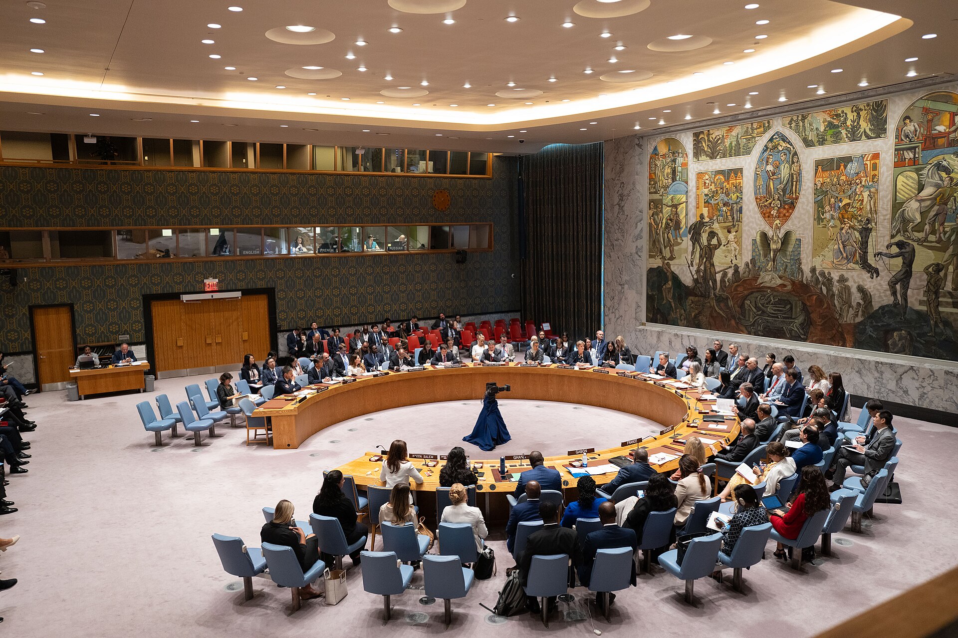 Delegations seated around the UN Security Council horseshoe table during a high-level meeting chaired by the US Secretary of State