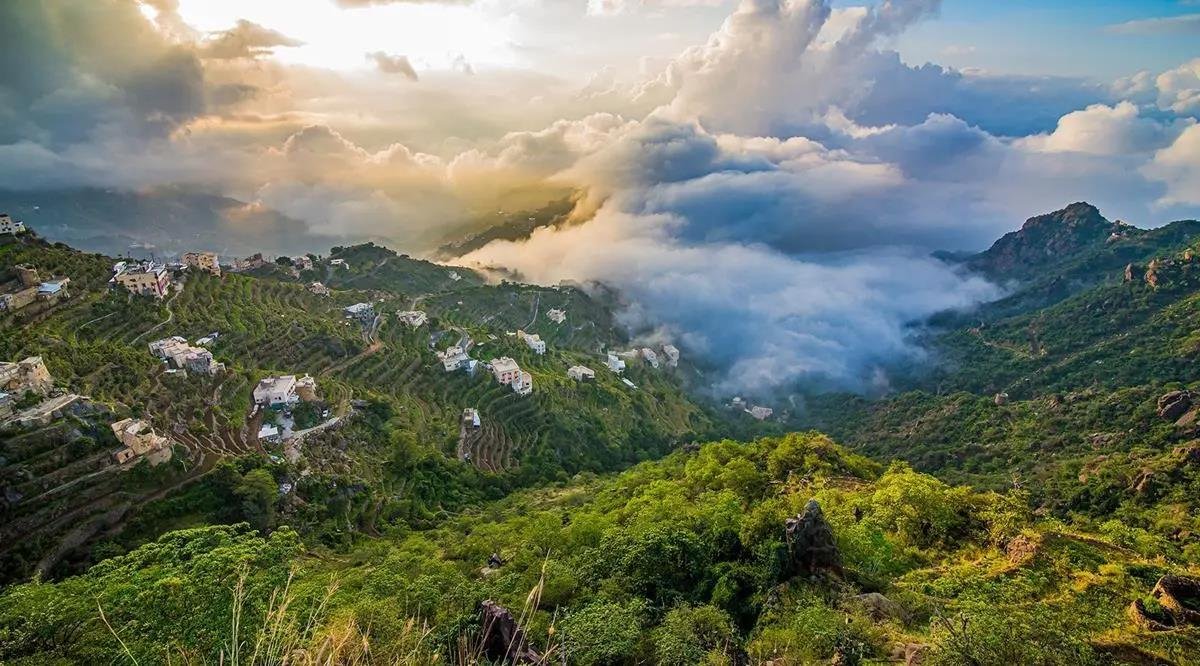 Clouds rolling through the Fayfa Mountains in Jazan, Saudi Arabia, where Khawlani coffee is grown