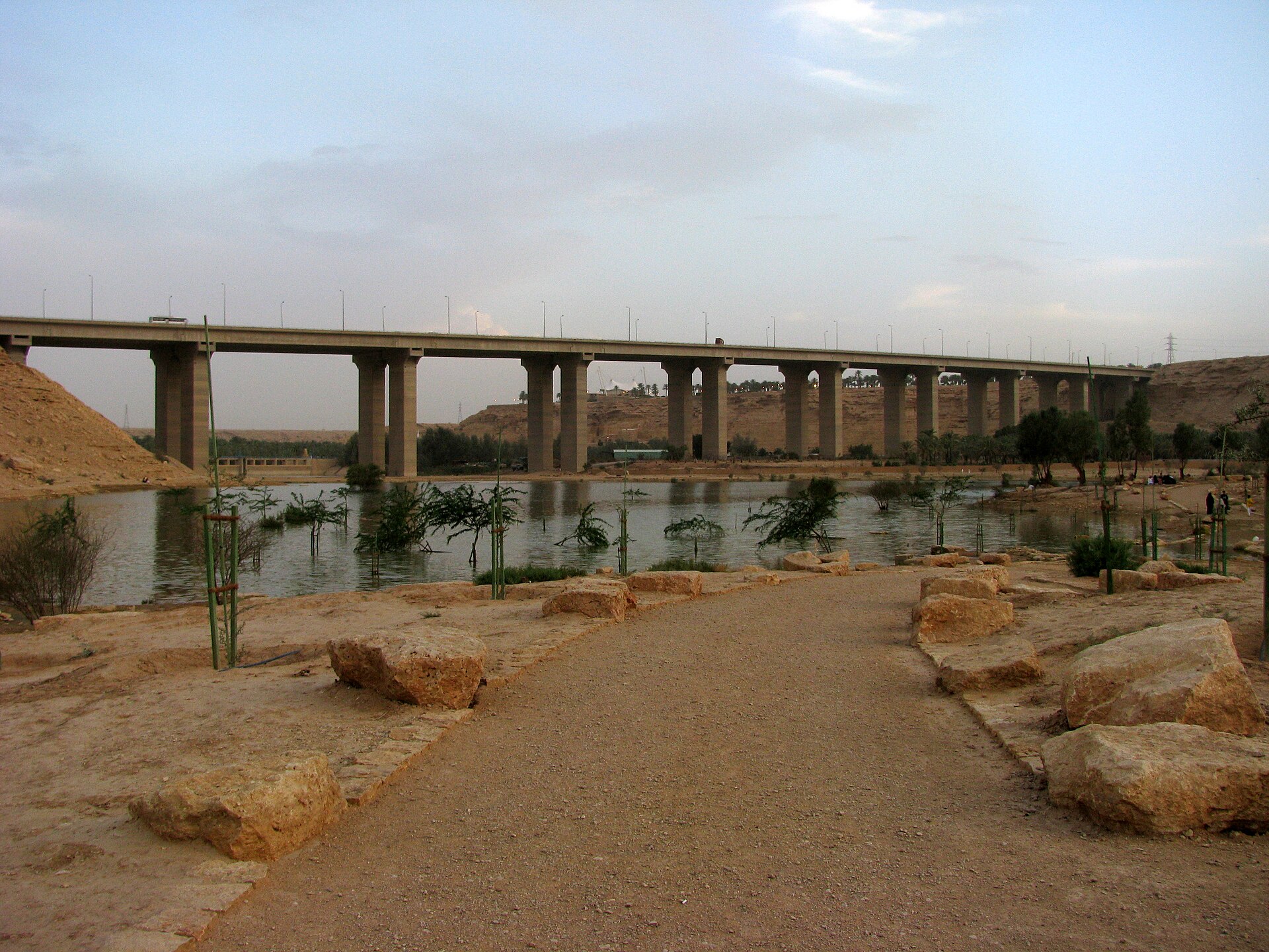 Lake and bridge at Wadi Hanifa nature reserve in Riyadh