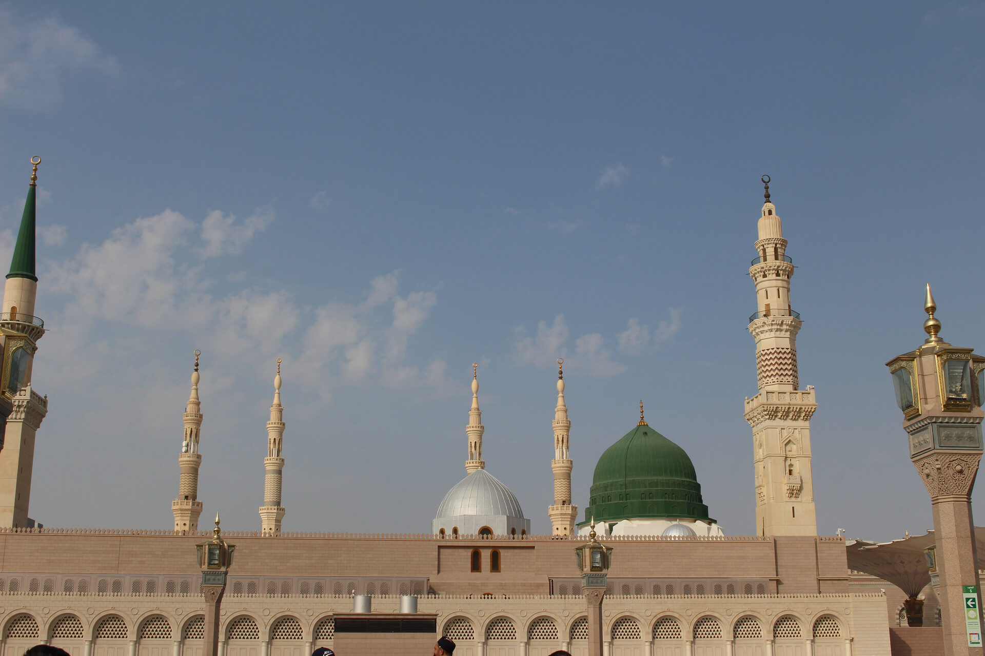 Masjid an-Nabawi in Medina at dusk with the green dome illuminated