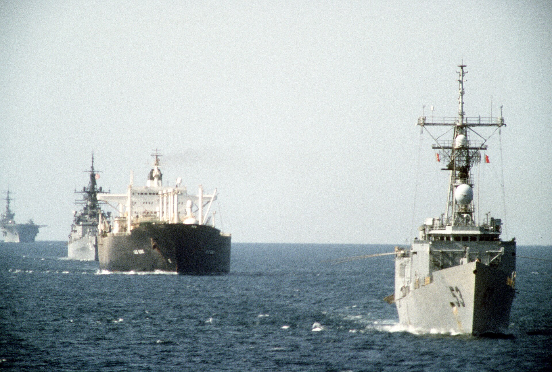 USS Hawes (FFG-53) escorts reflagged Kuwaiti tanker Gas King in the Persian Gulf during Operation Earnest Will, October 1987 — the last time the US Navy enforced a tanker transit framework in these waters