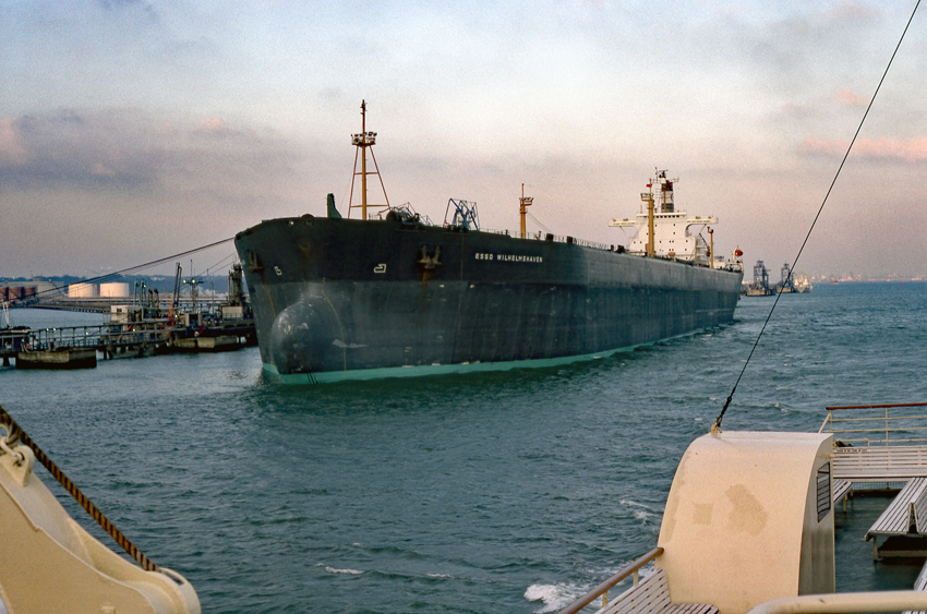 VLCC Esso Wilhelmshaven, a 253,873-deadweight-ton supertanker, at the Fawley refinery oil terminal — the class of vessel at the center of GL U authorization and the shadow fleet debate