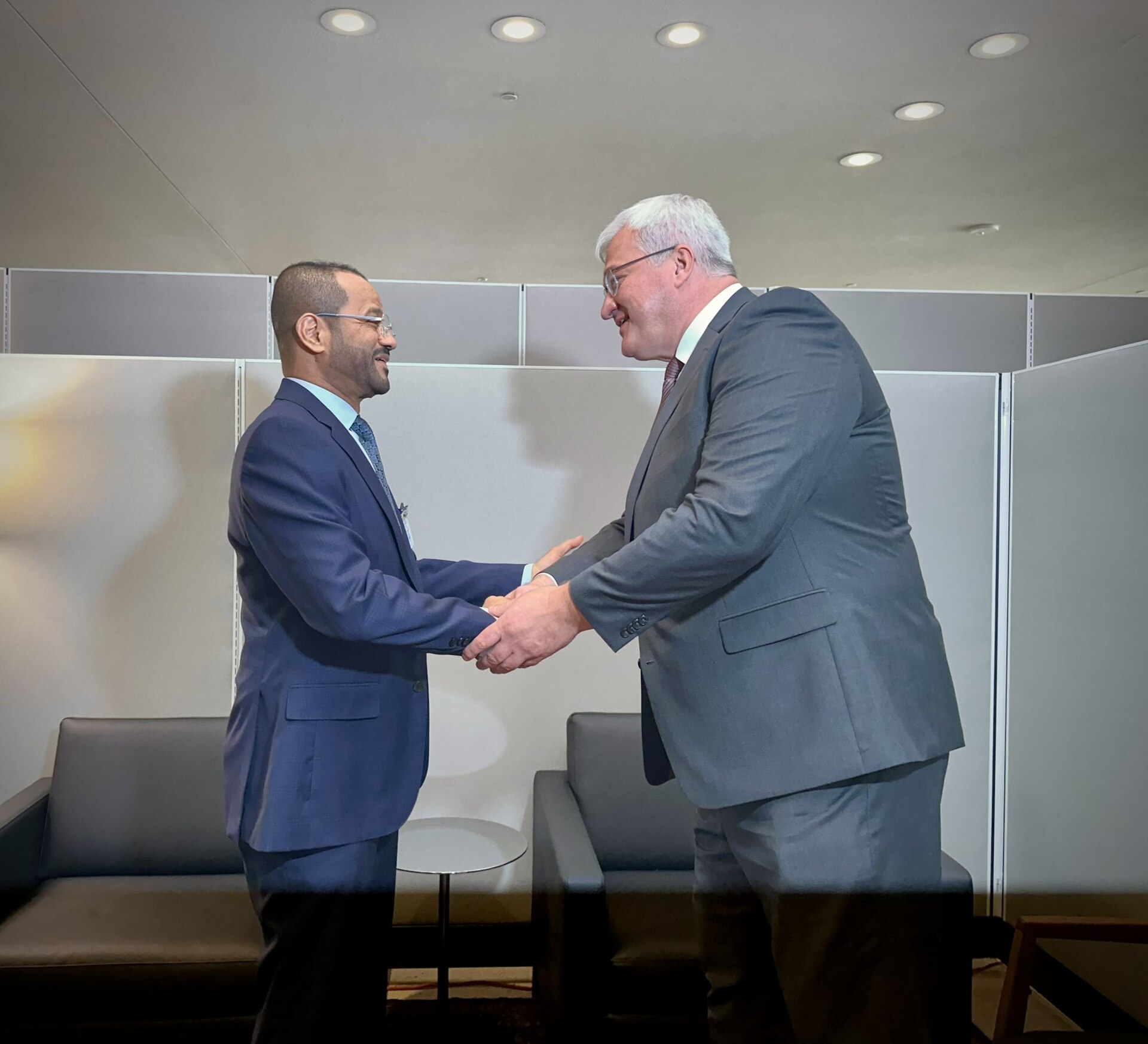 Omani Foreign Minister Sayyid Badr Albusaidi shaking hands with Ukrainian Foreign Minister Andrii Sybiha at a bilateral diplomatic meeting in 2025