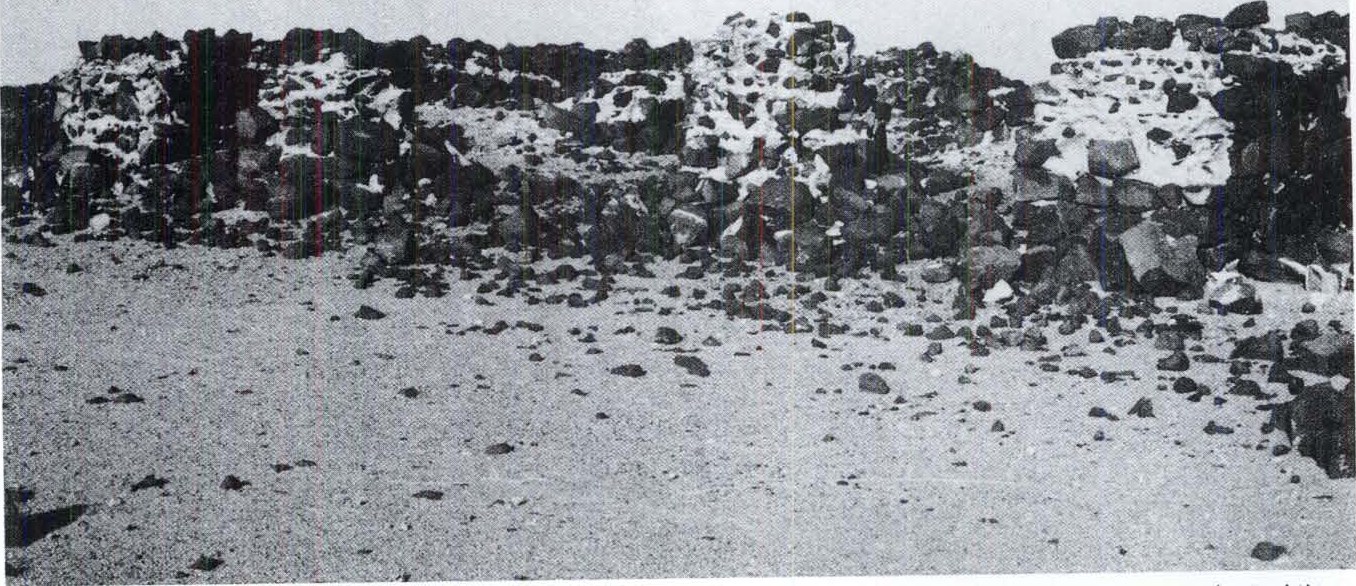 Archaeological ruins at Wadi Al-Aqiq on the Darb Zubaydah pilgrimage road in Saudi Arabia — the 1,400-kilometre Abbasid-era route from Kufa to Mecca on which the Jadidat Arar crossing now sits