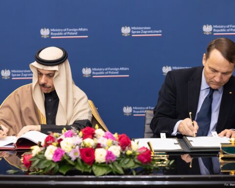 Saudi FM Prince Faisal bin Farhan Al Saud (left) and Polish Deputy PM Radoslaw Sikorski sign a bilateral visa waiver at the Polish Ministry of Foreign Affairs in Warsaw — the same FM who placed the May 9, 2026 calls to Lavrov and Abdelatty before Trump's Riyadh summit