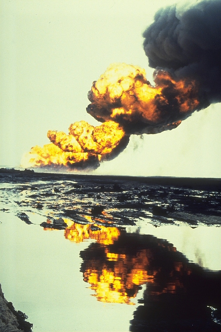 Bergan oil field fire Kuwait 1991 Gulf War reflection in oil slick Persian Gulf NOAA