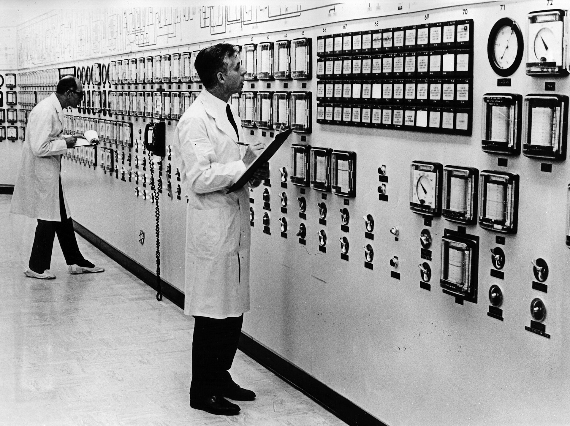 IAEA safeguards inspectors at a nuclear facility control panel — the inspection regime that distinguishes the 2015 JCPOA from the 2026 fourteen-point framework