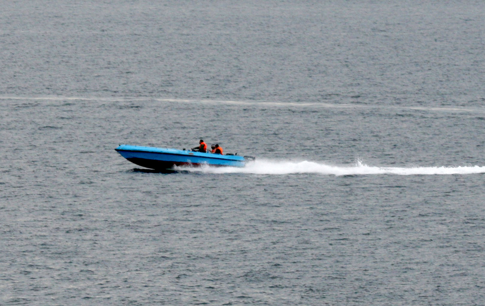 IRGC Navy fast-attack speedboat maneuvers aggressively near US Navy ships in the Strait of Hormuz, January 6, 2008