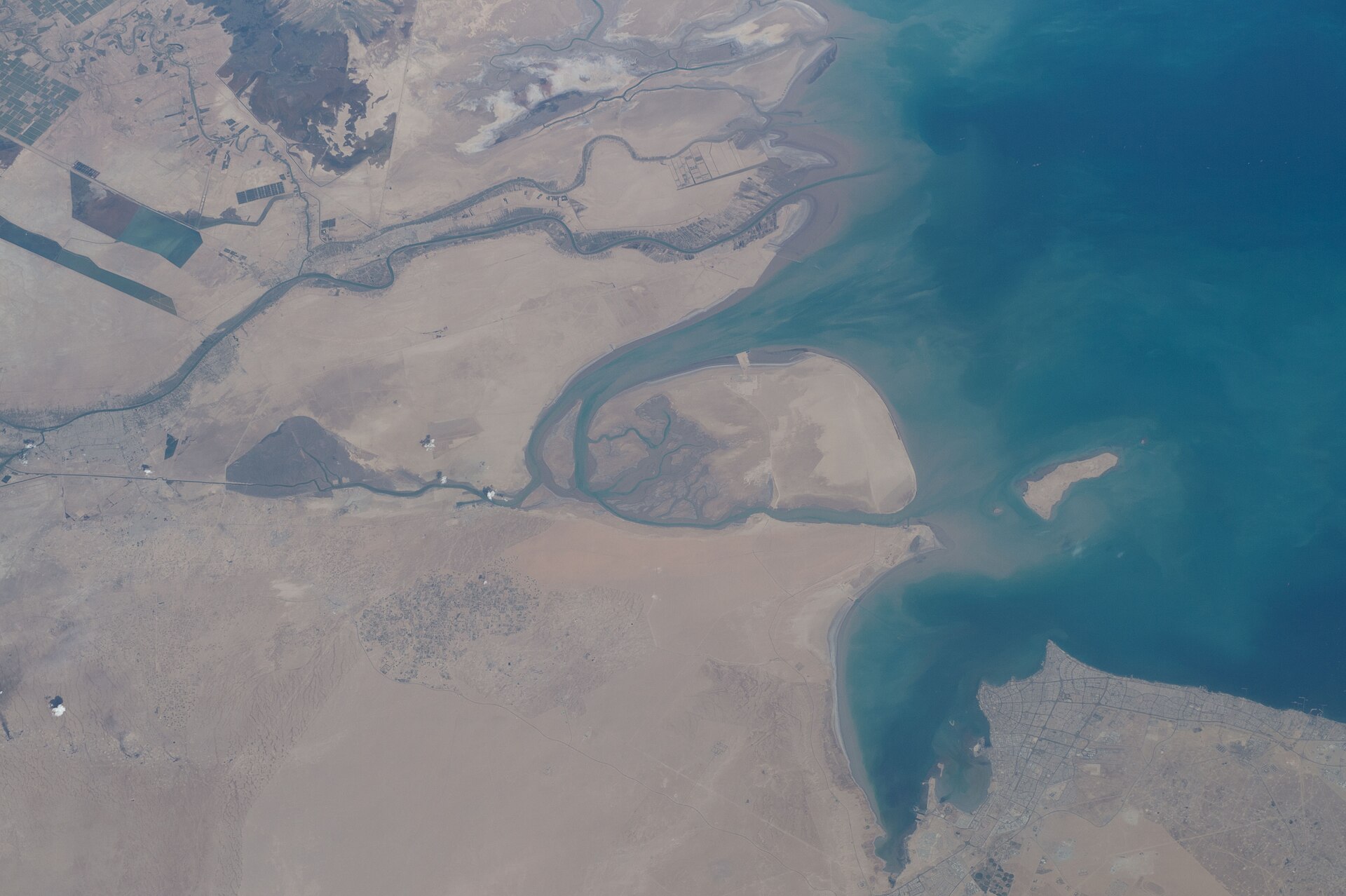 ISS-041 orbital view of Bubiyan Island and the Khor Abdullah channel — the only navigable route to Iraq deep-water port at Umm Qasr — NASA JSC public domain