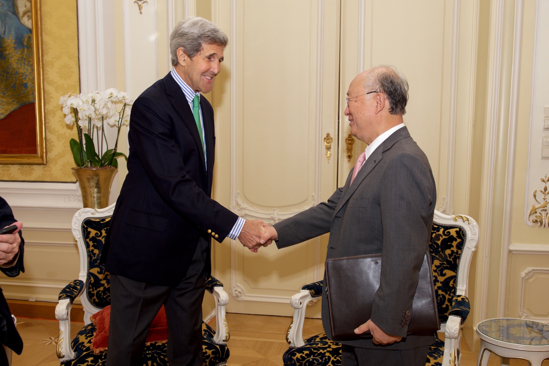 US Secretary of State John Kerry shakes hands with IAEA Director General Yukiya Amano in Vienna, June 29, 2015, during the JCPOA nuclear negotiations.