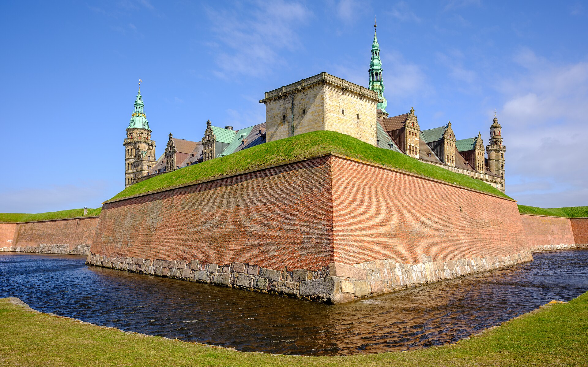 Kronborg Castle at Helsingør, Denmark — the fortress from which the Danish crown collected Sound Dues on every vessel transiting the Øresund strait from the 15th century until 1857. Iran's PGSA mirrors the Sound Dues model: a coastal state claiming administrative jurisdiction over a strait, collecting revenue under domestic law. Photo: ArildV / CC BY-SA 4.0