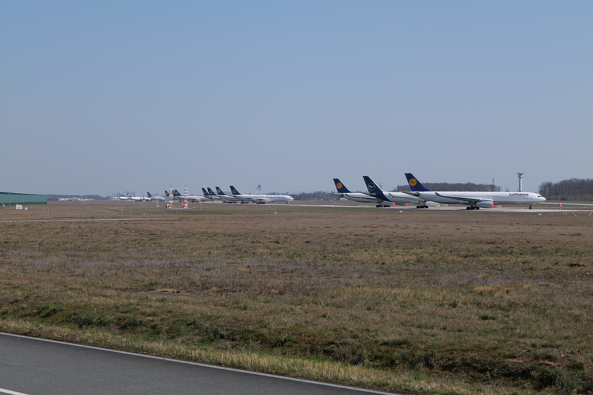 Lufthansa aircraft grounded on Frankfurt Airport runway in March 2020, rows of widebodies parked during suspension