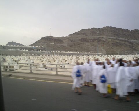 Hajj pilgrims arriving at the Mina valley tent city, Saudi Arabia — the 1.7 million-strong pilgrimage where Saudi Arabia hosts families of its war dead under the Custodian of the Two Holy Mosques programme