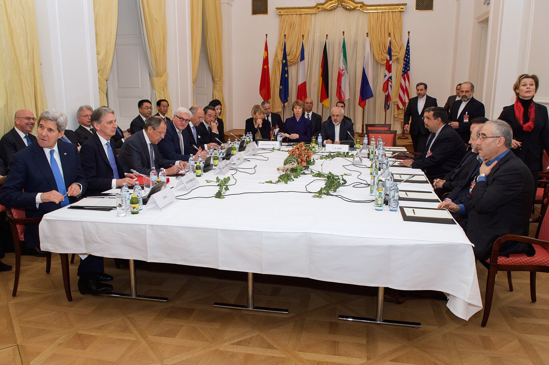 P5+1 foreign ministers and Iranian delegation seated at negotiating table during Iran nuclear talks in Vienna 2015
