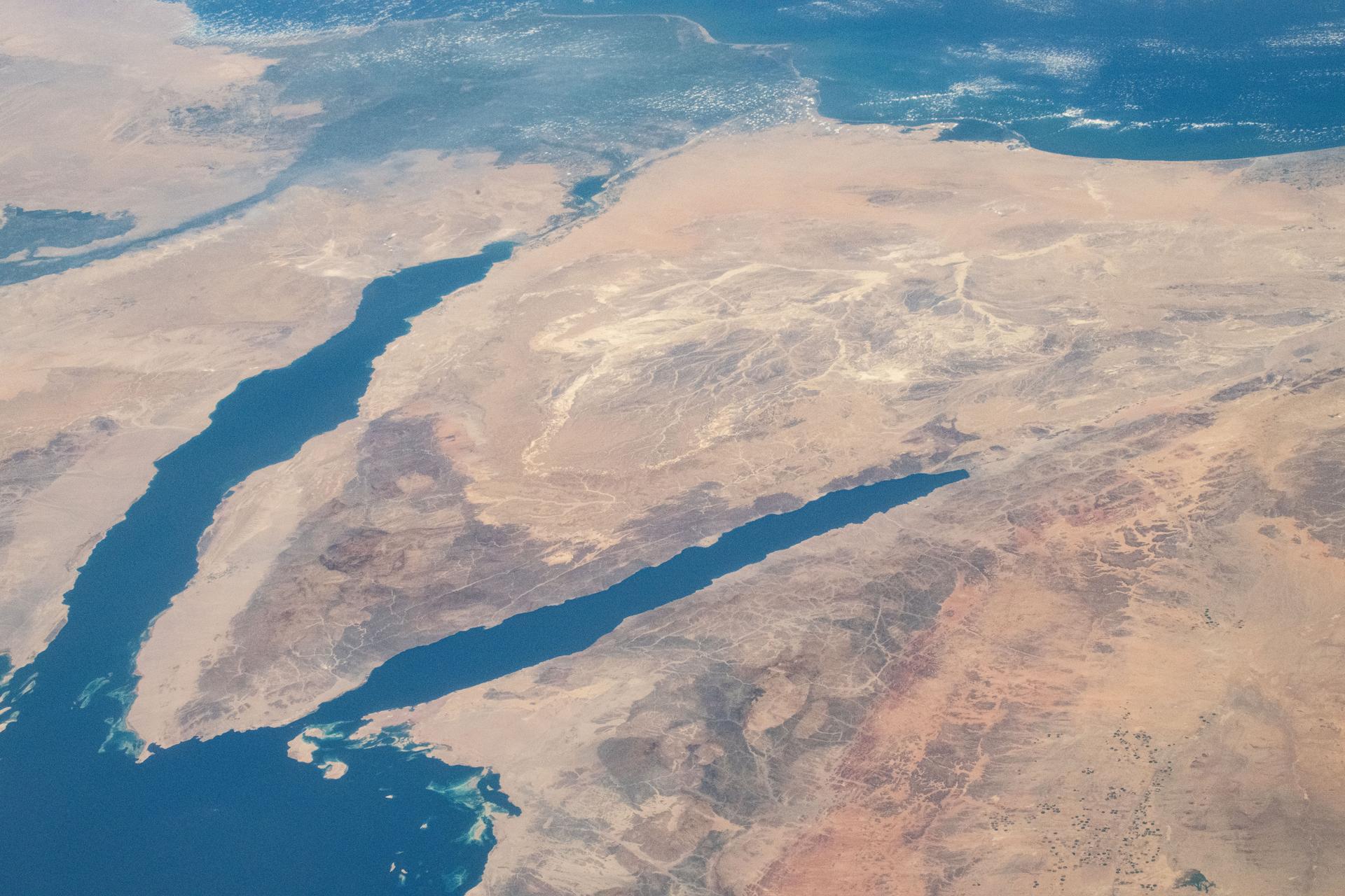 The Gulf of Suez (left) and Gulf of Aqaba (right) viewed from the ISS in August 2024. The vast empty desert of northwestern Saudi Arabia — where The Line was planned to run 170km — extends across the lower right of the frame. Photo: NASA/ISS Expedition 71, public domain