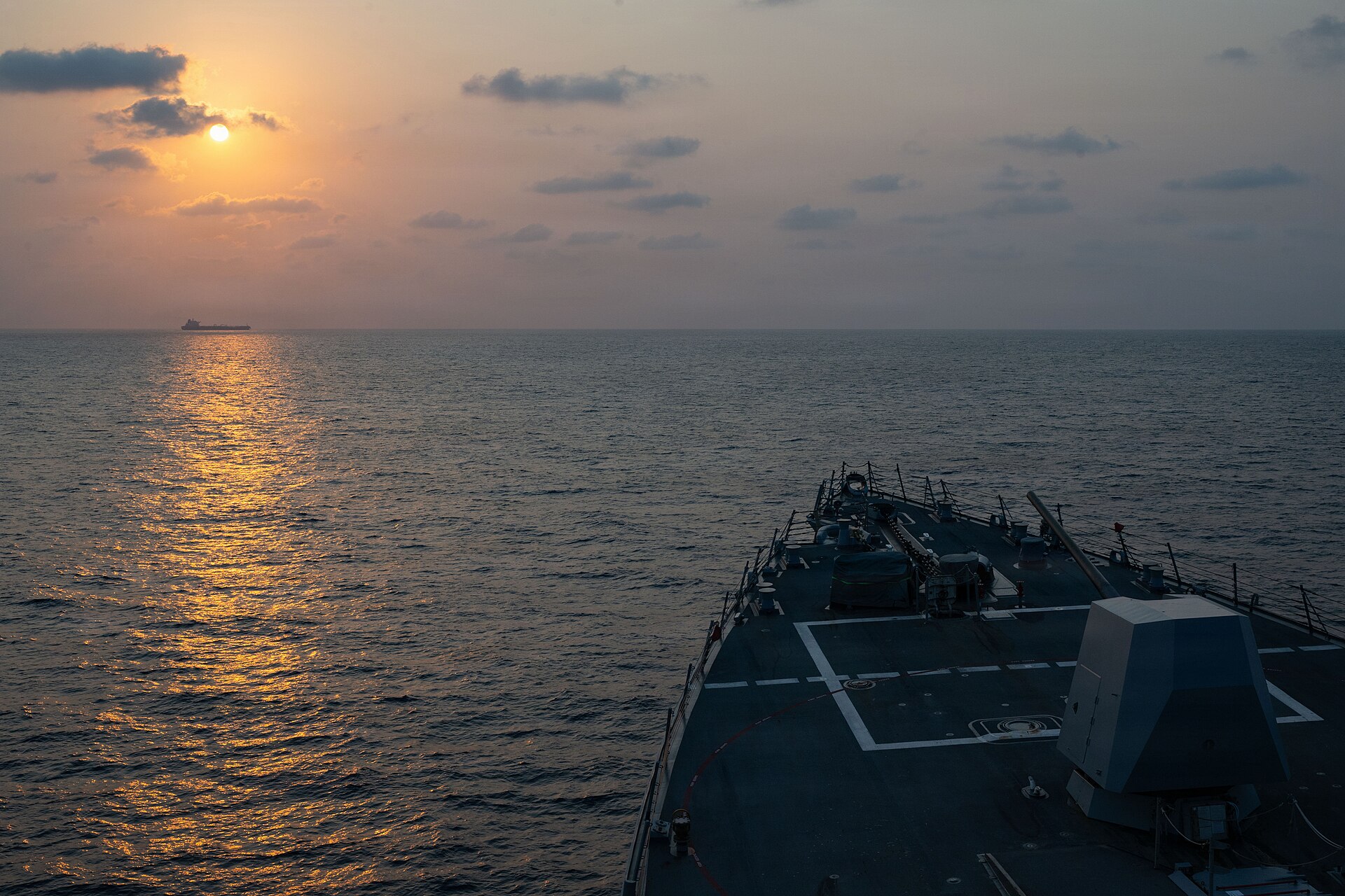 USS Pinckney DDG-91 conducts Iran maritime blockade operations in the Arabian Sea, April 2026