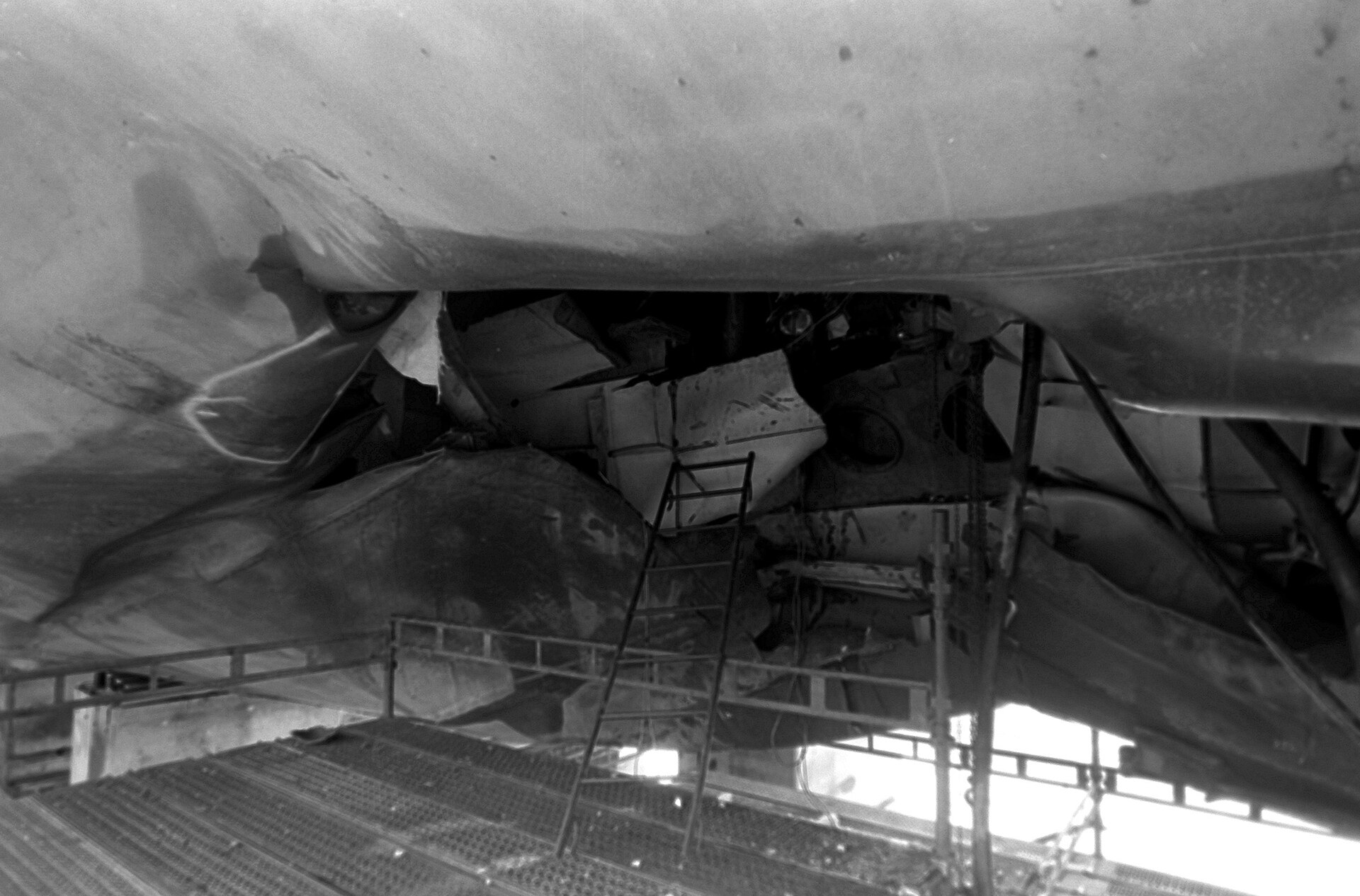 Mine blast damage to the hull of USS Samuel B. Roberts (FFG-58), photographed in drydock after the ship struck an Iranian mine in the Persian Gulf on April 14, 1988. The explosion blew a 15-foot hole through the keel, killed no crew but nearly sank the frigate. US Navy / Public Domain