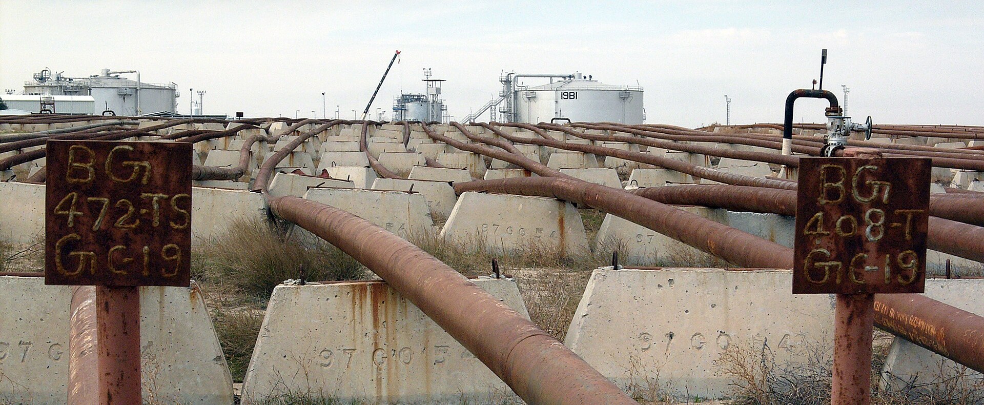 Pipeline infrastructure at the Greater Burgan oil field in Kuwait, labeled BG 472-TS and BG 498-T with GC-19 designations, the world second-largest oil field by proven reserves