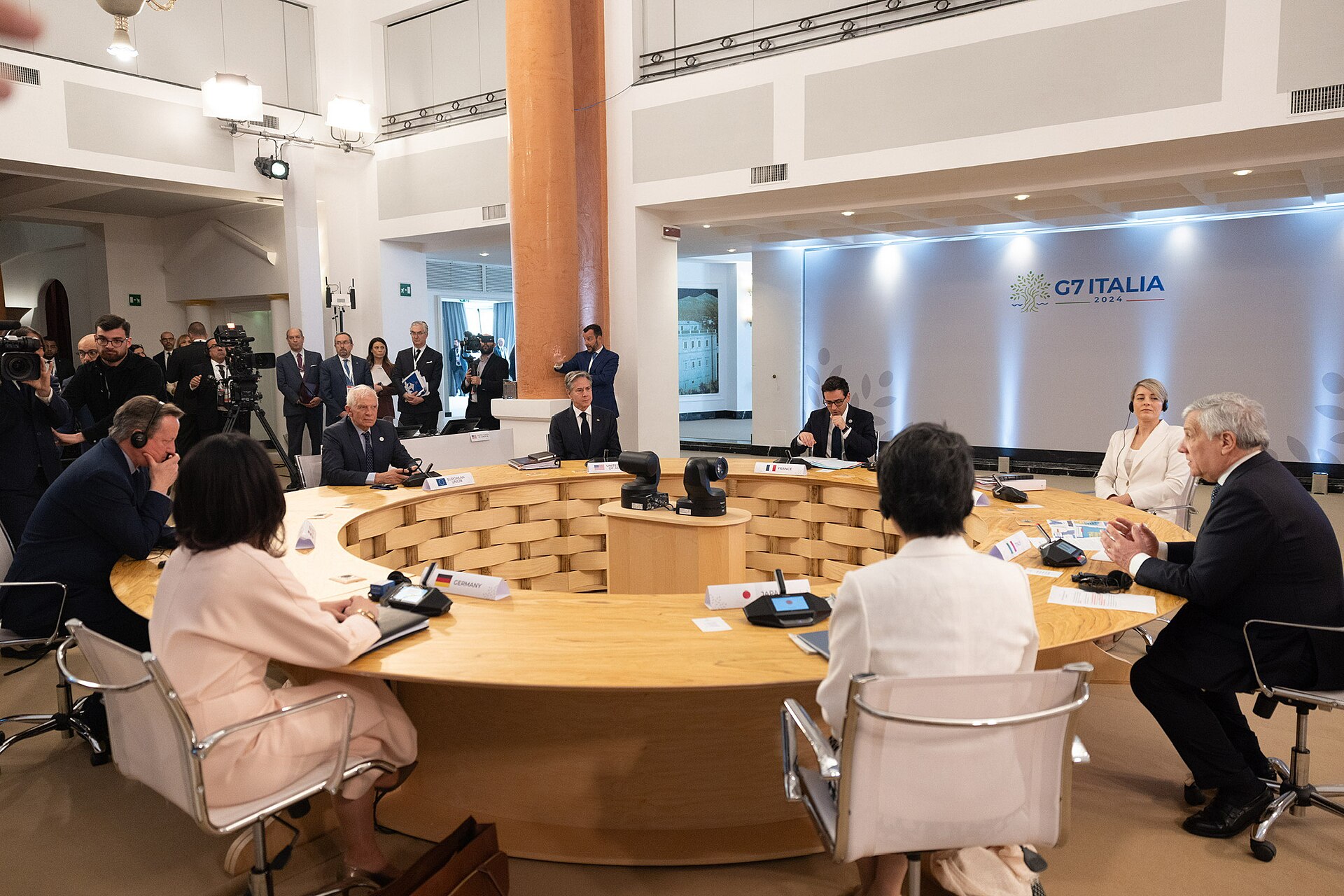 G7 Foreign Ministers round-table session at Capri Italy April 2024 with G7 Italia 2024 branding visible