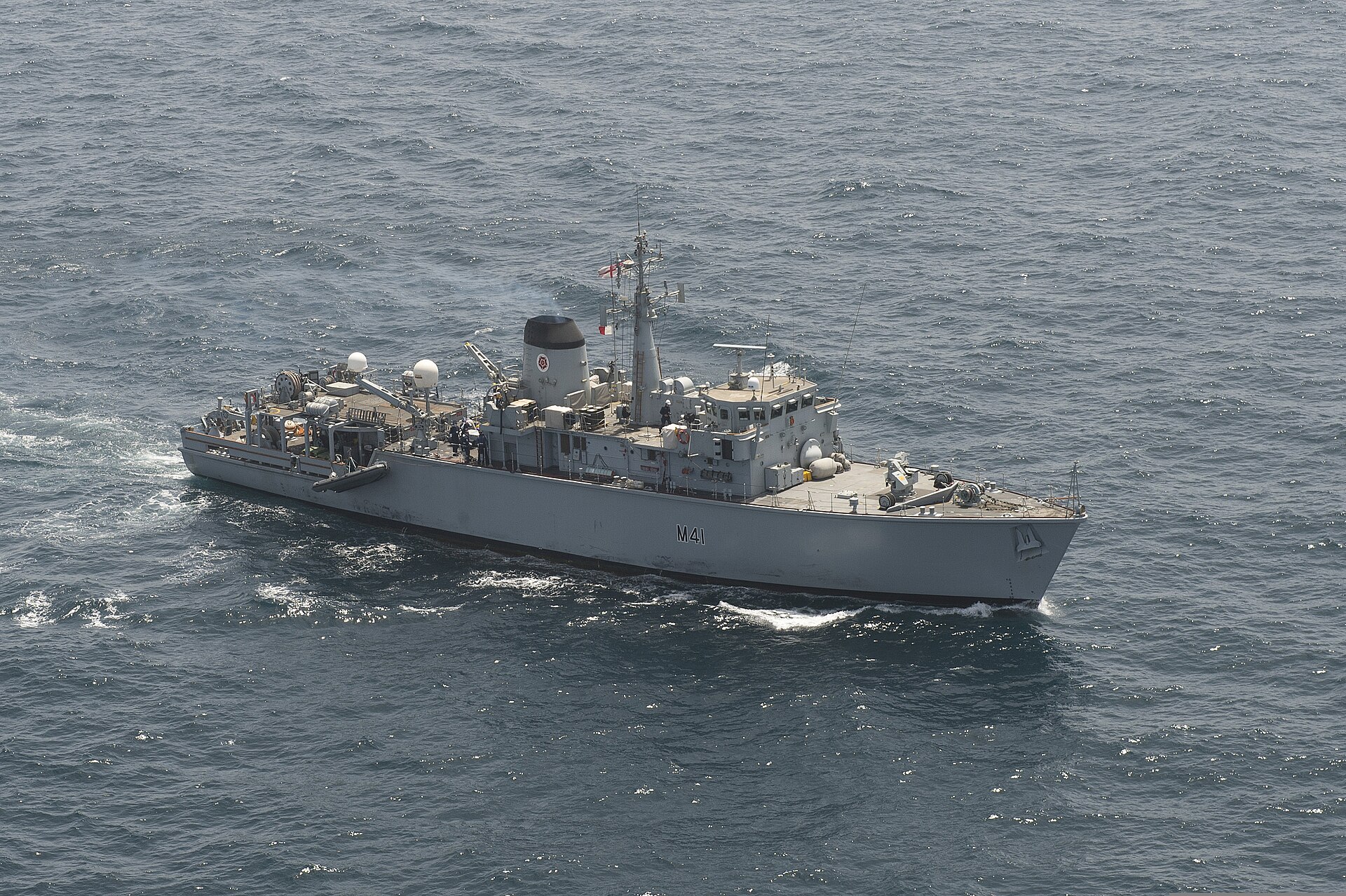 Royal Navy mine countermeasures vessel HMS Quorn (M41) manoeuvring in the Persian Gulf during International Mine Countermeasures Exercise 2013. Iran's Maham-7 ground-influence mines are designed to defeat sonar — Pentagon clearance estimates range from 40 days to six months.