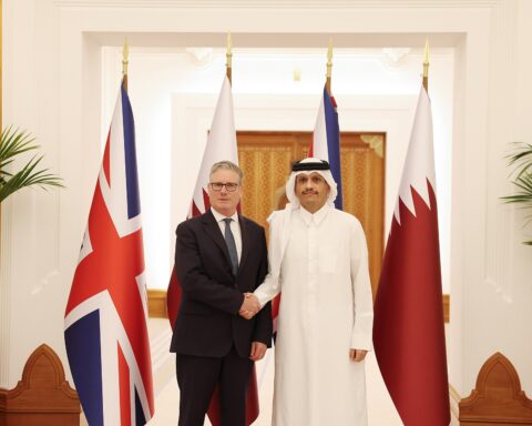 Qatar Prime Minister Sheikh Mohammed bin Abdulrahman Al Thani shakes hands with UK Prime Minister Keir Starmer at a bilateral meeting in Doha, April 2026
