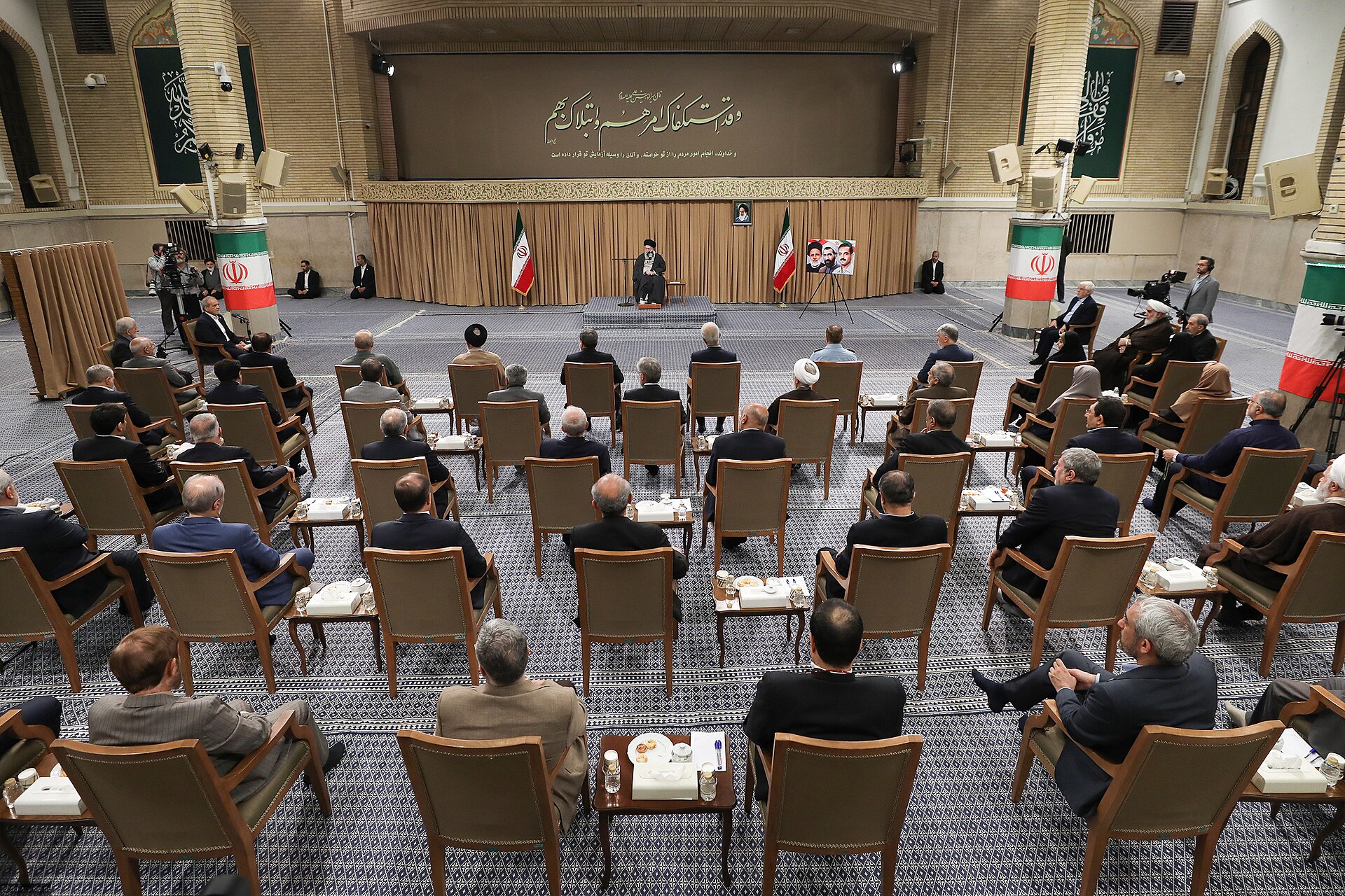 Ali Khamenei addresses a full cabinet session in his Hussainiyeh meeting hall — the same institutional authority structure the 63 Assembly of Experts signatories invoked to challenge the MOU that his successor conditionally approved