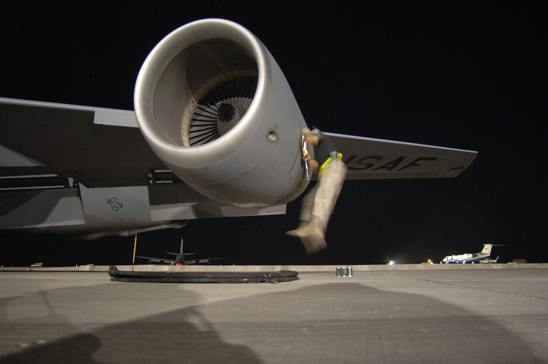 KC-135R Stratotanker on the tarmac with maintenance crew, USAF