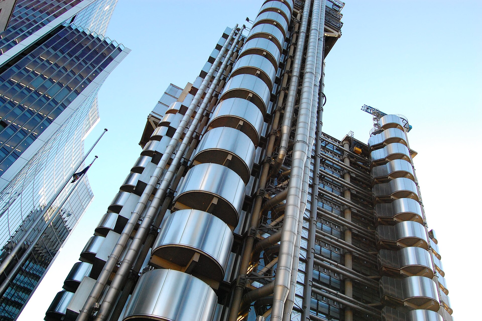Lloyd's of London building at One Lime Street in the City of London, home of the Lloyd's market and the Joint War Committee which maintains the JWLA-033 conflict zone designation for the Persian Gulf and Strait of Hormuz