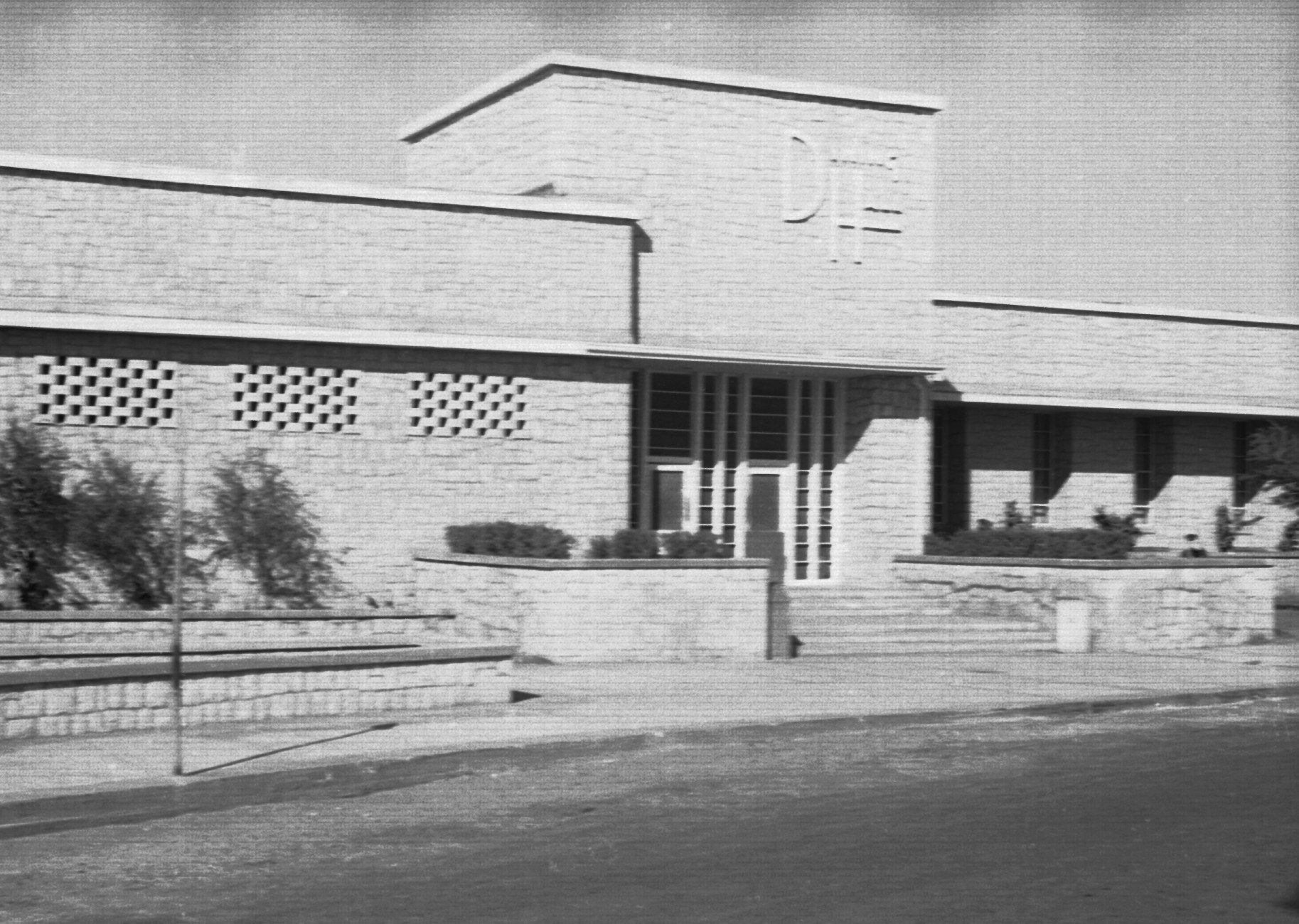 Aramco Dhahran compound administrative building exterior, 1954