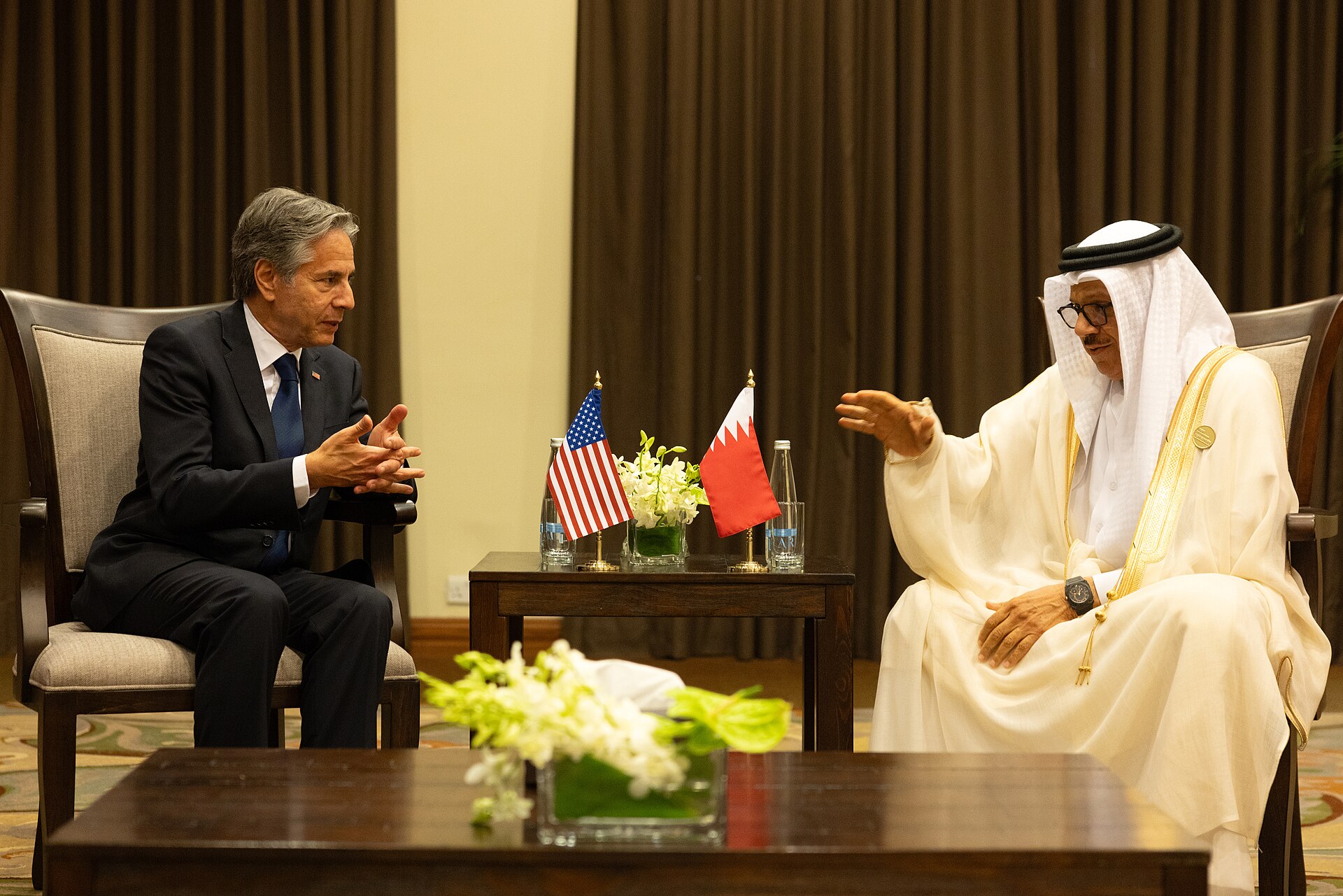 US Secretary of State Blinken meets Bahrain Foreign Minister Abdullatif al-Zayani in Sweimeh Jordan June 2024 with US and Bahraini flags