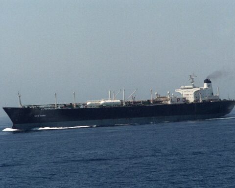 Kuwaiti LPG supertanker Gas King underway in the Persian Gulf, 1987, US Navy photograph