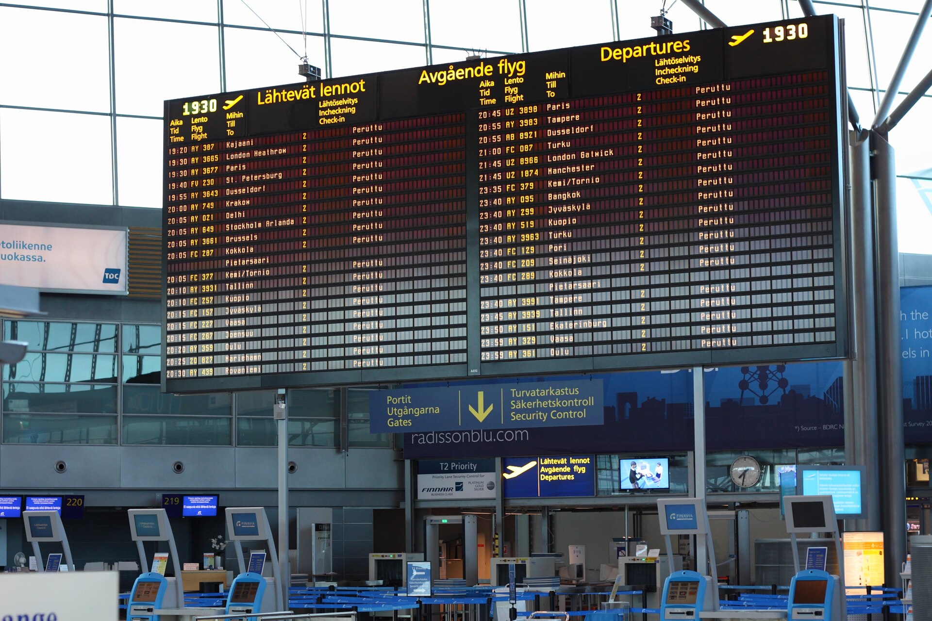 Departures board at Helsinki-Vantaa airport showing all flights marked as cancelled (Peruttu) during the Eyjafjöll volcanic ash cloud, April 2010