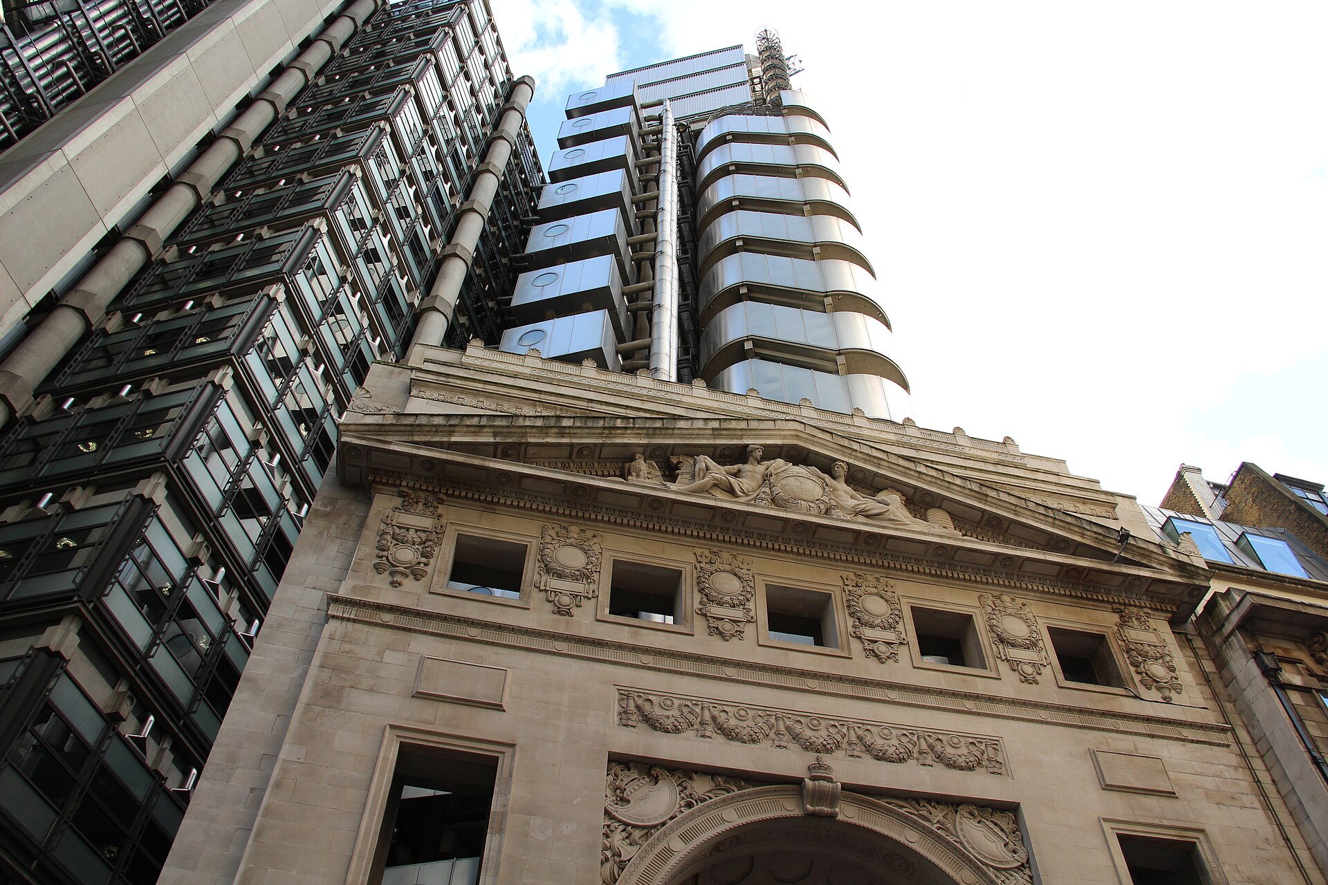 The Lloyd's of London building on Lime Street in the City of London, the world's specialist insurance and reinsurance market where war-risk premiums for Hormuz transits reached double-digit millions per voyage. Photo: Fred Romero / CC BY 2.0