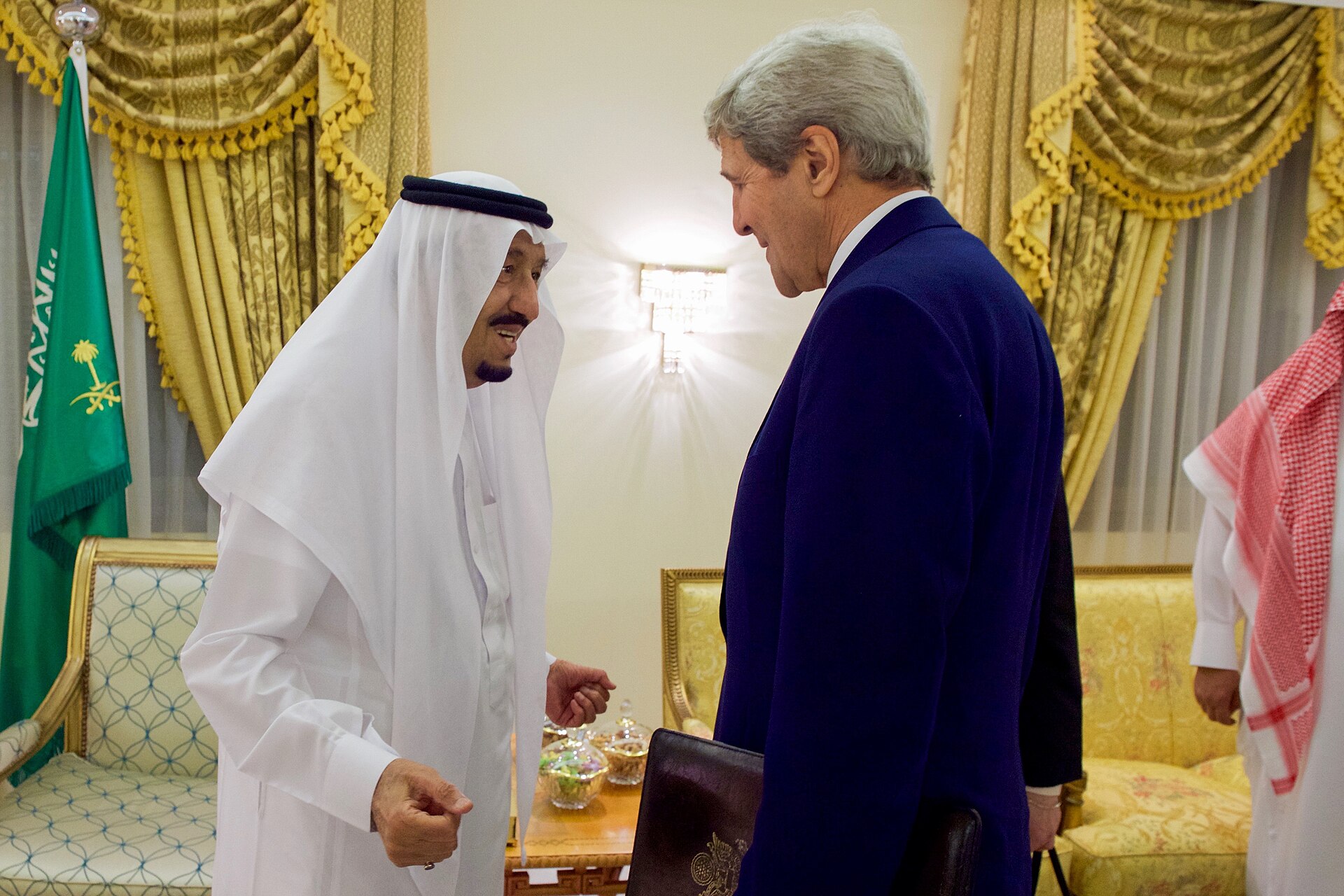 King Salman greets U.S. Secretary of State John Kerry at King Khalid Military City, Saudi Arabia — a meeting that reflects the Saudi-US security relationship at the heart of coalition air defence coordination